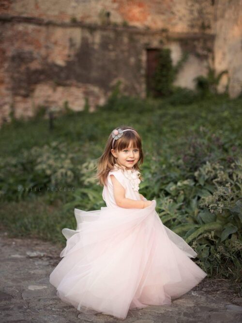 Floare din fetru gri alicata pe bentita satinata tip alice roz.