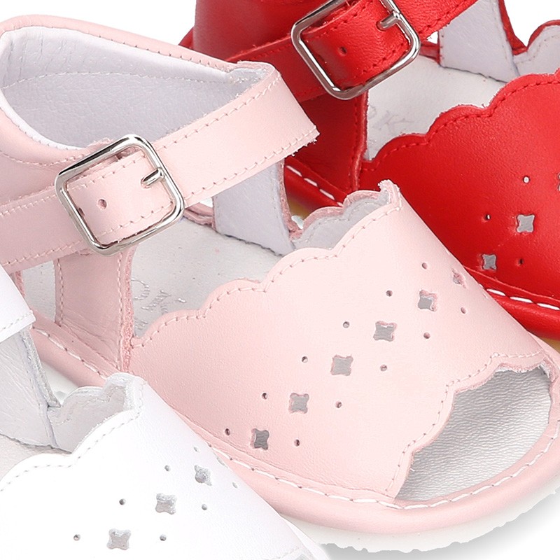 Sandale pentru bebelusi si premergatori cu inchidere cu catarama, model perforat cu onduleuri, din piele naturala nappa si talpa super flexibila